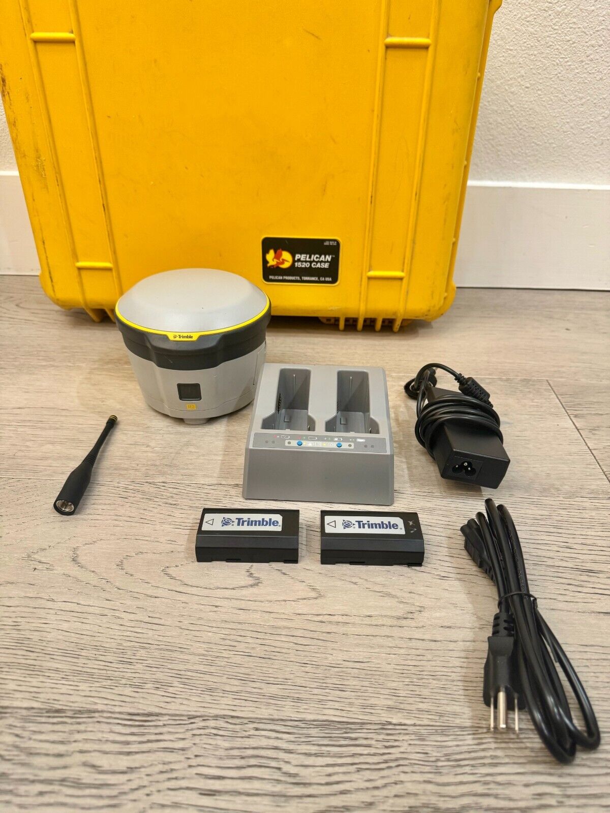 Trimble R2 & TDC600 Model 2 GPS GNSS Kit w/ Access 2024.11 Galileo BeiDou Max CM
