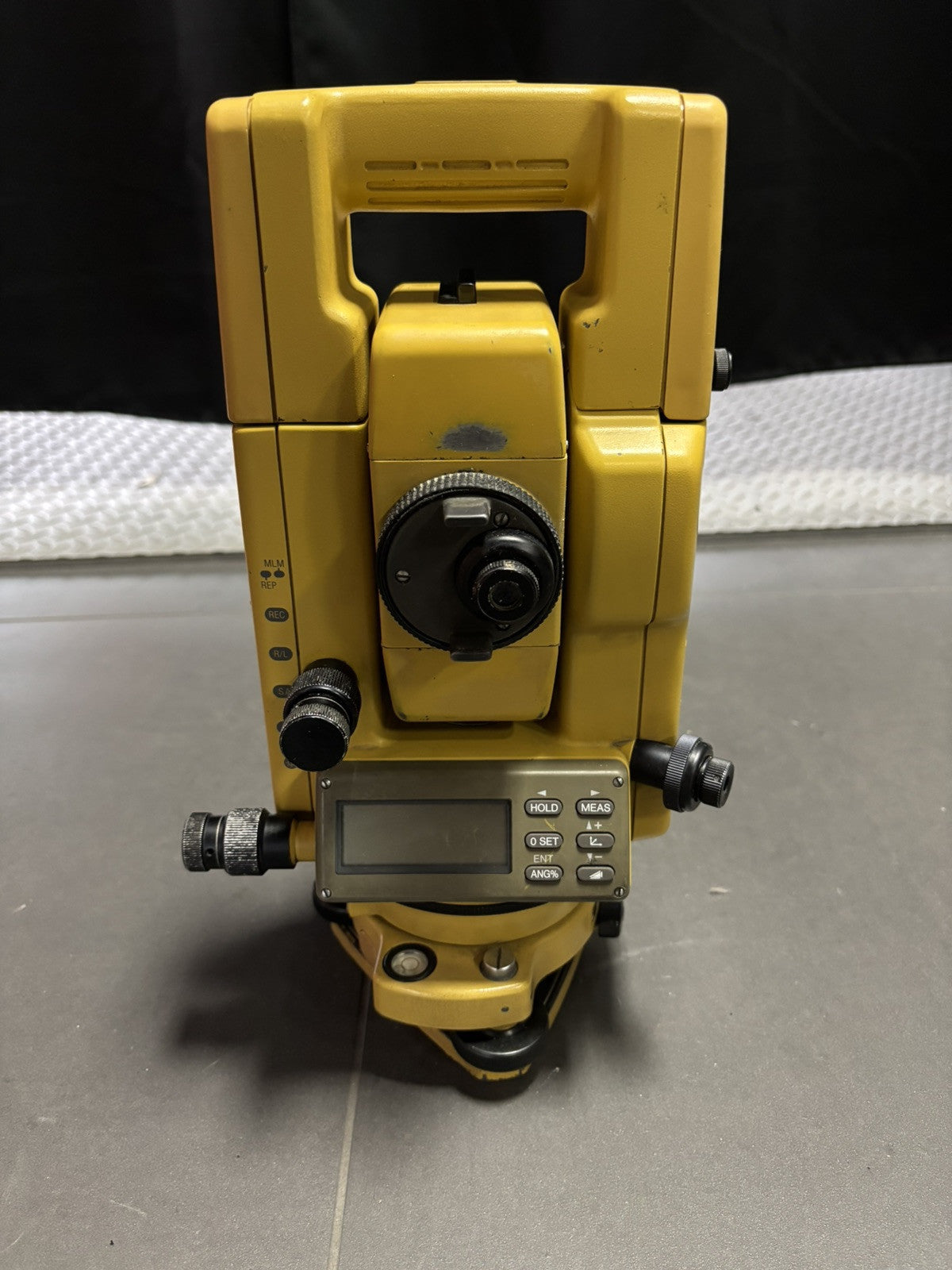 Topcon GTS-301D 2" Total Station w/ Battery Charger & Transport Case GTS-300