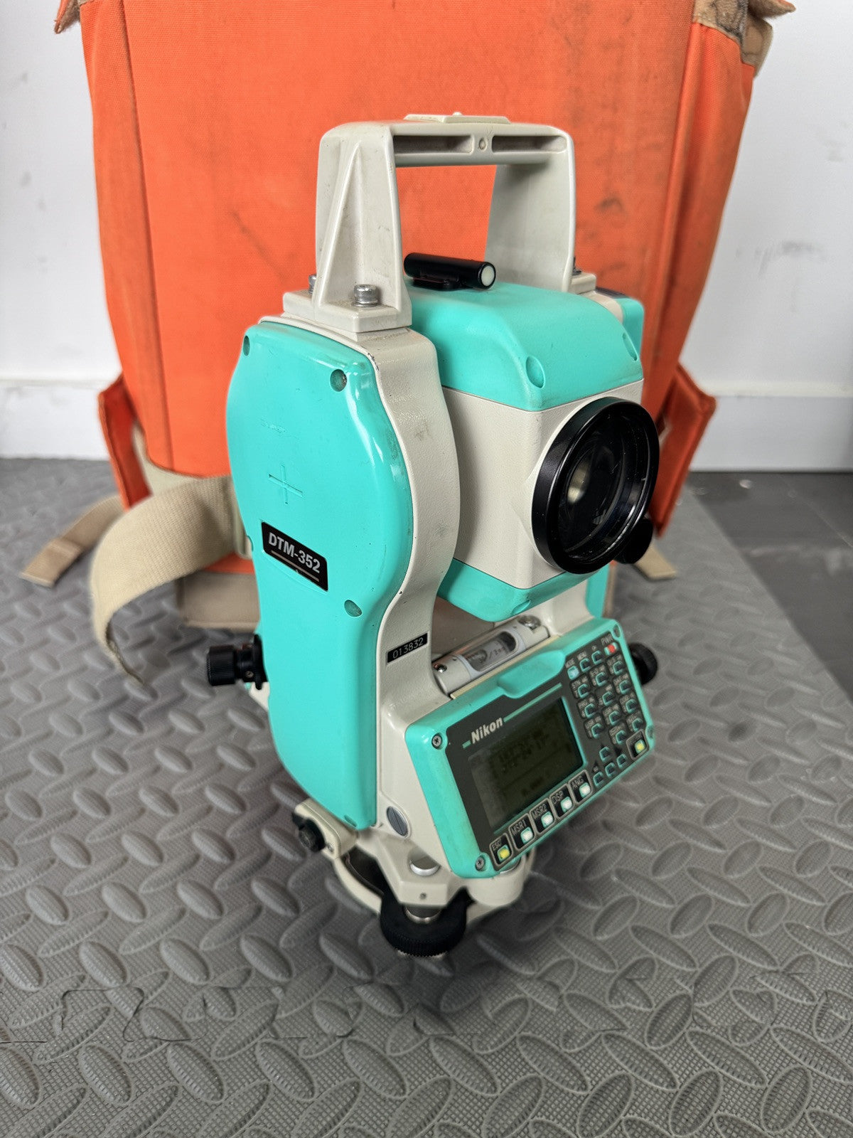 Nikon DTM-352 5" Conventional Survey Total Station w/ TSC3 Access 2017.24