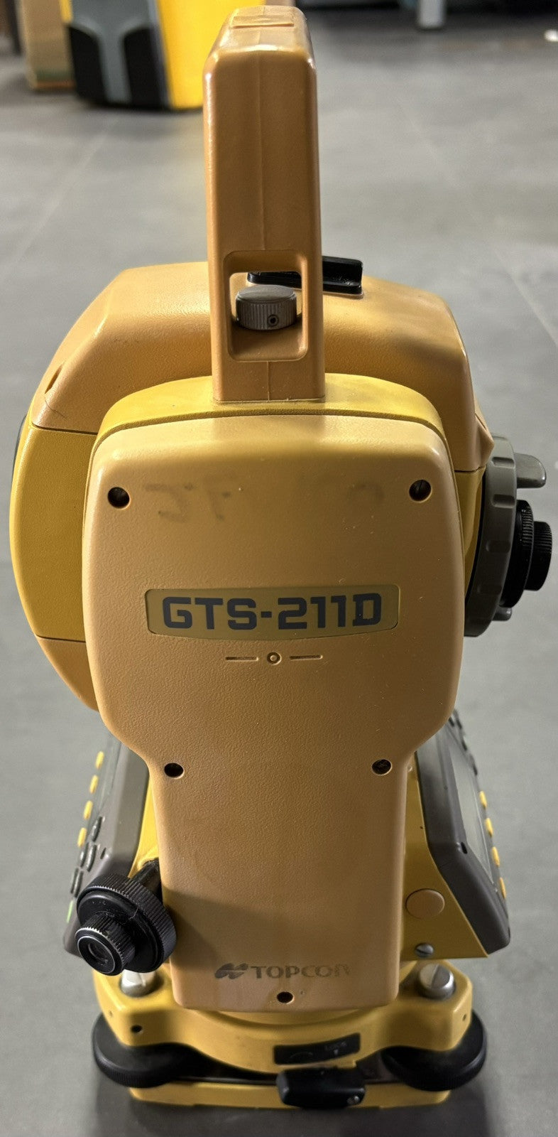 Topcon GTS-211D Total Station w/ Battery Charger & Transport Case GTS-300