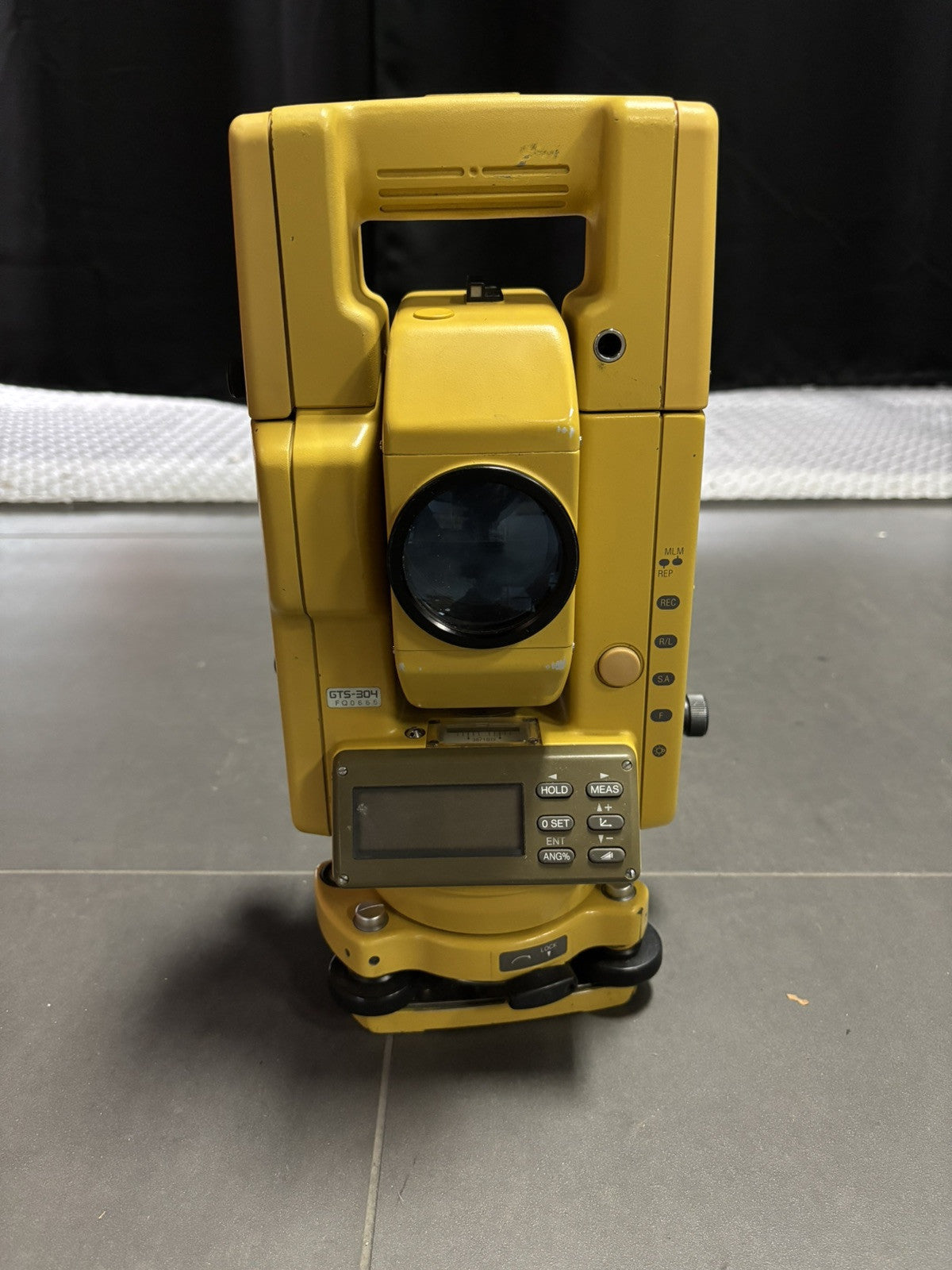 Topcon GTS-304 5" Total Station w/ Battery Charger & Transport Case GTS-300