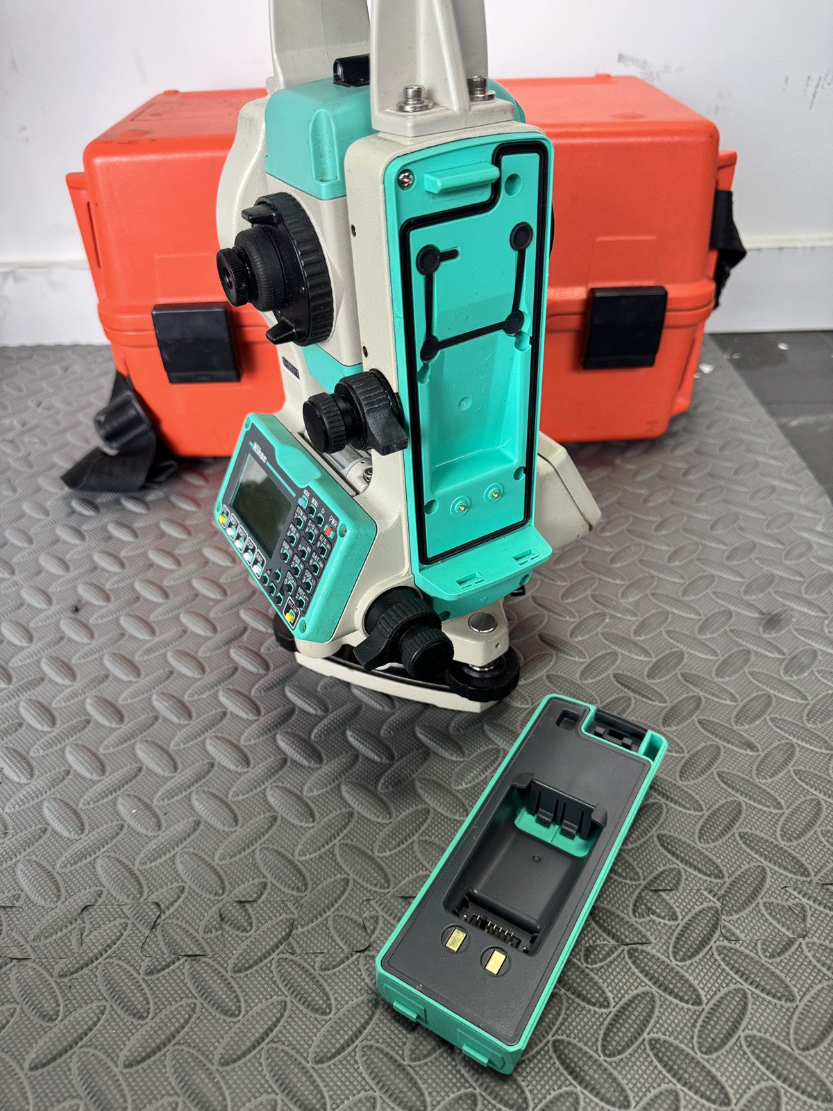 Nikon NPL-322+ 5" Conventional Reflectorless Survey Total Station w/ TSC3 Access
