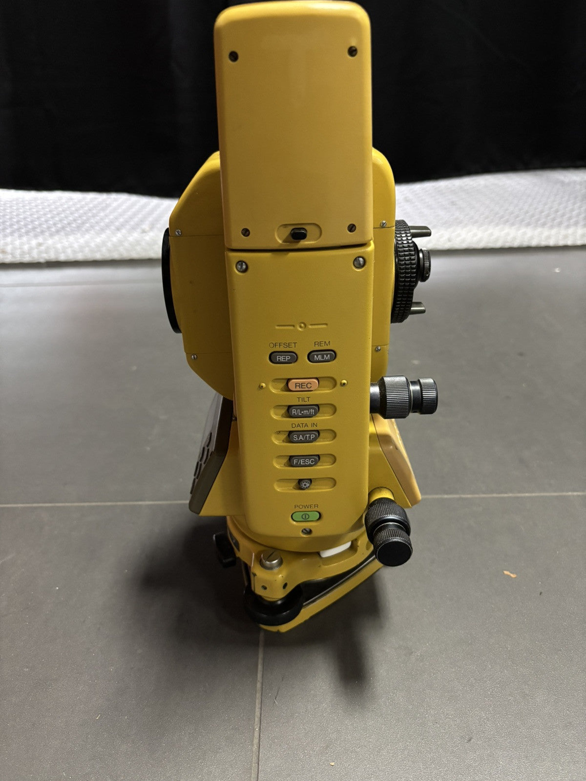 Topcon GTS-304 5" Total Station w/ Battery Charger & Transport Case GTS-300