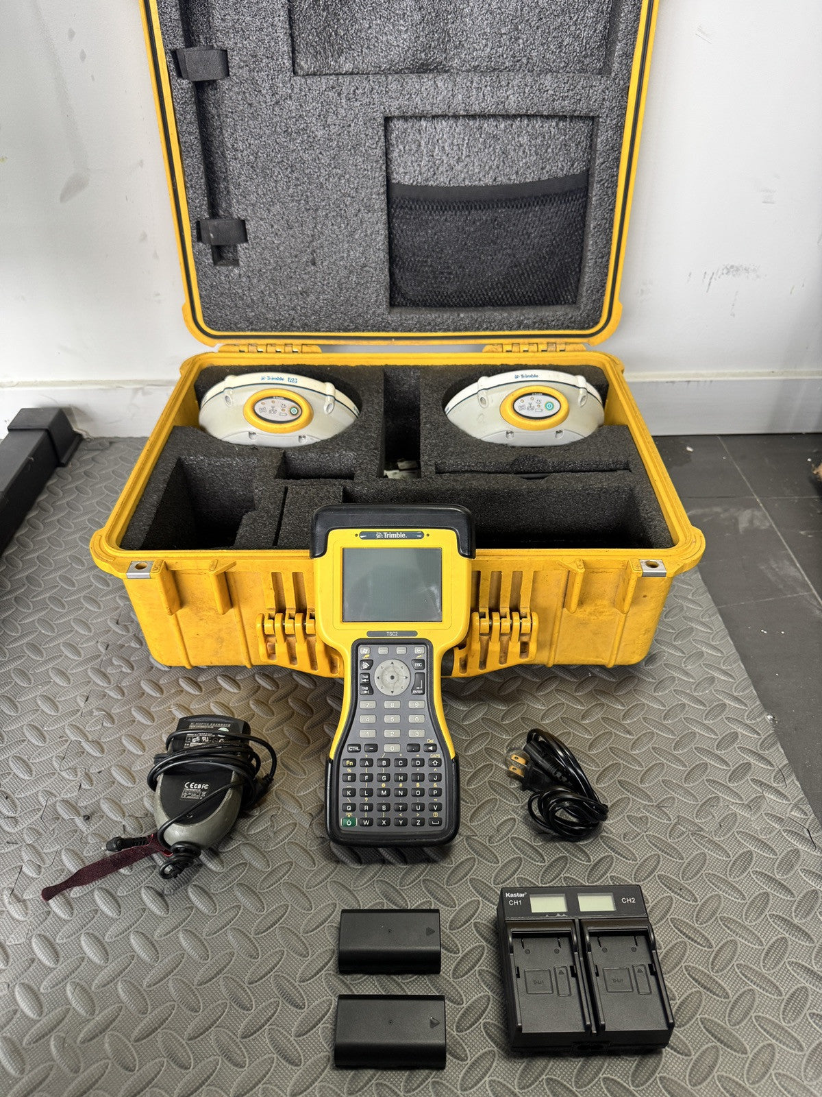 Trimble Dual R8 GPS Base & Rover RTK Receiver Kit 450-470MHz TSC2 SC 12.50