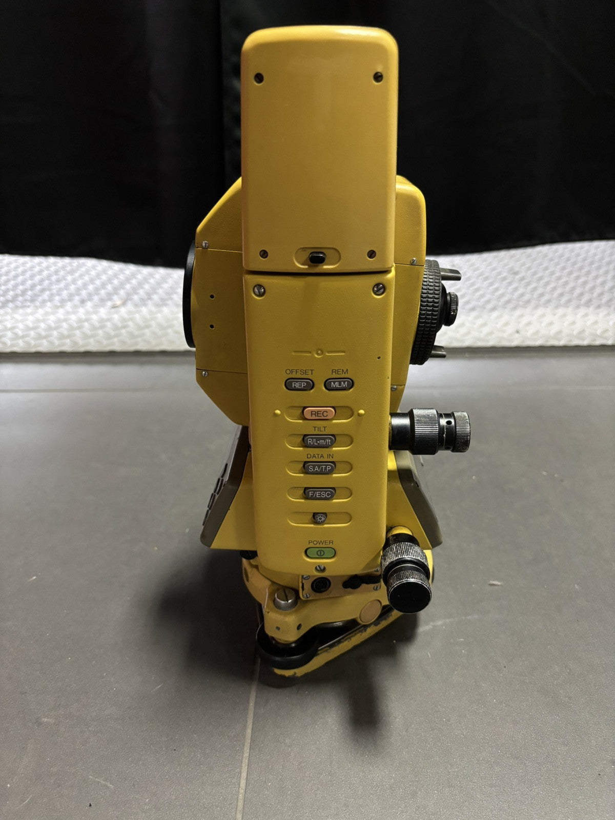 Topcon GTS-301D 2" Total Station w/ Battery Charger & Transport Case GTS-300