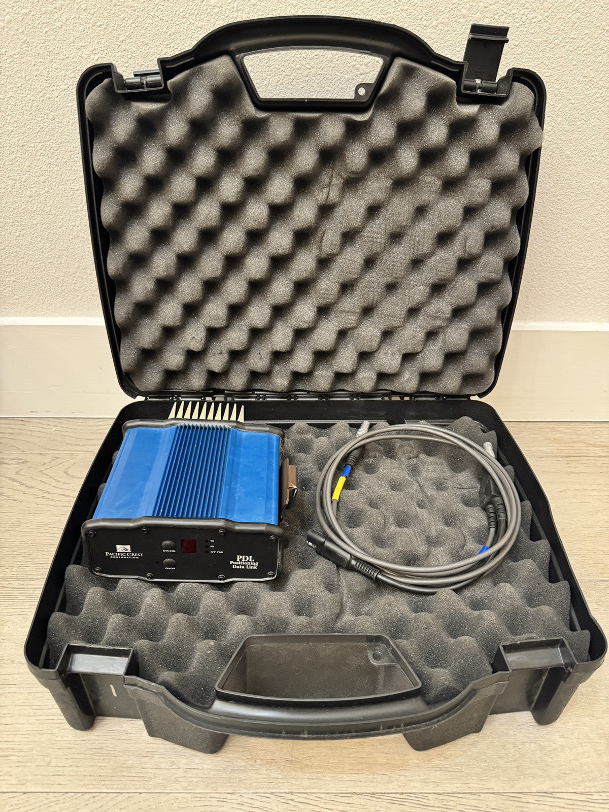 Pacific Crest PDL4535 Positioning Data Link 450-470 MHz Radio Leica Y-Cable