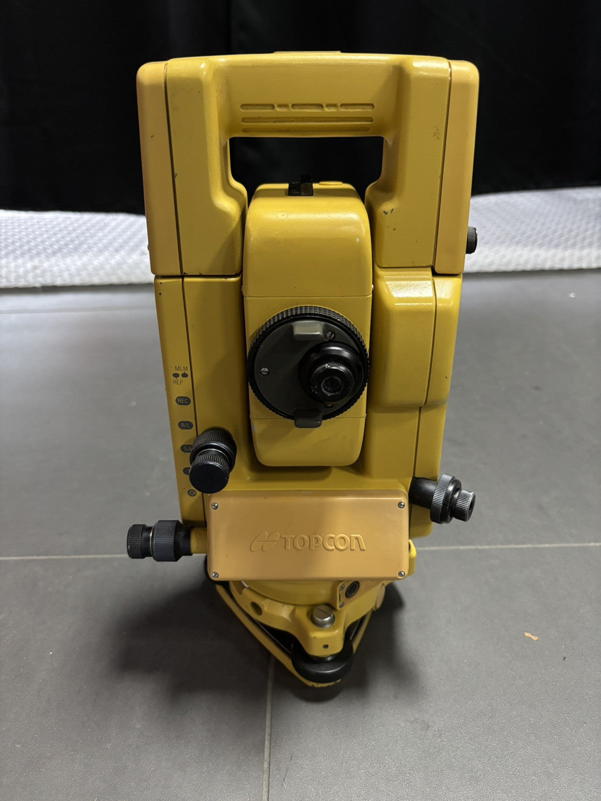 Topcon GTS-304 5" Total Station w/ Battery Charger & Transport Case GTS-300