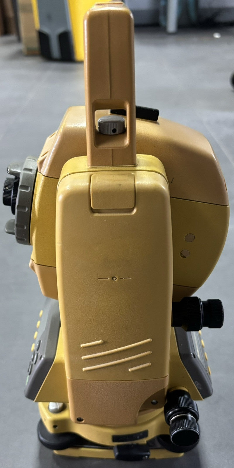 Topcon GTS-211D Total Station w/ Battery Charger & Transport Case GTS-300