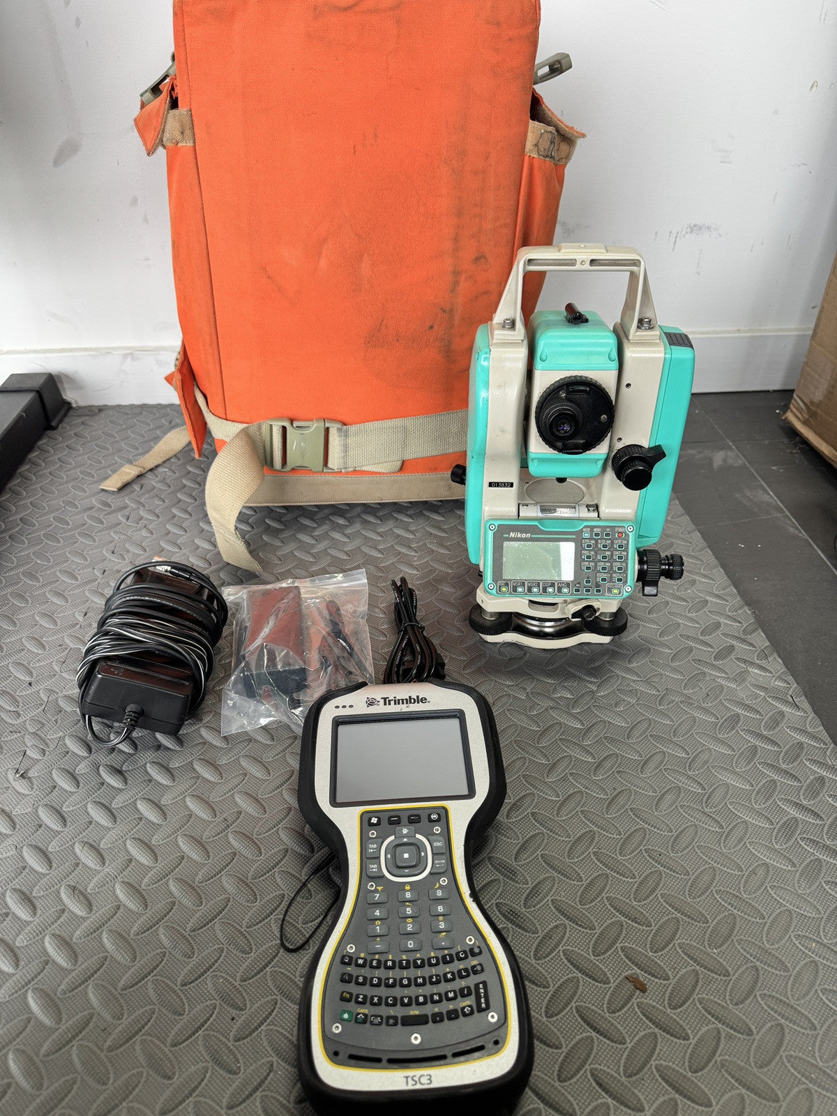 Nikon DTM-352 5" Conventional Survey Total Station w/ TSC3 Access 2017.24