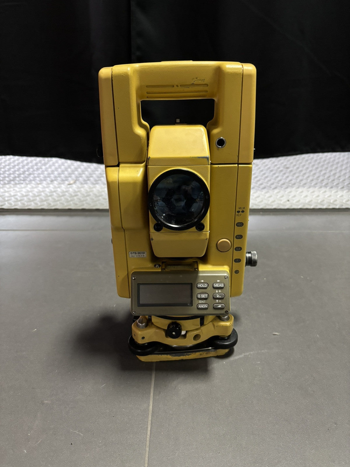 Topcon GTS-301D 2" Total Station w/ Battery Charger & Transport Case GTS-300