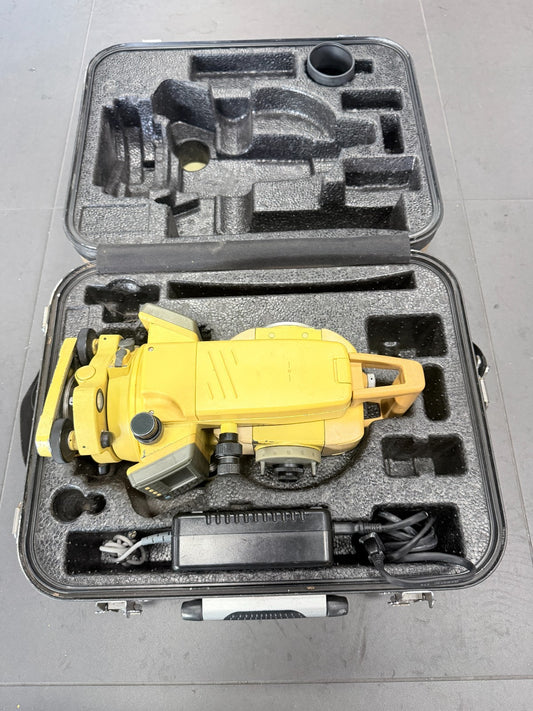 Topcon GPT-3002W 2" Reflectorless Pulse Total Station Case, Charger, Battery