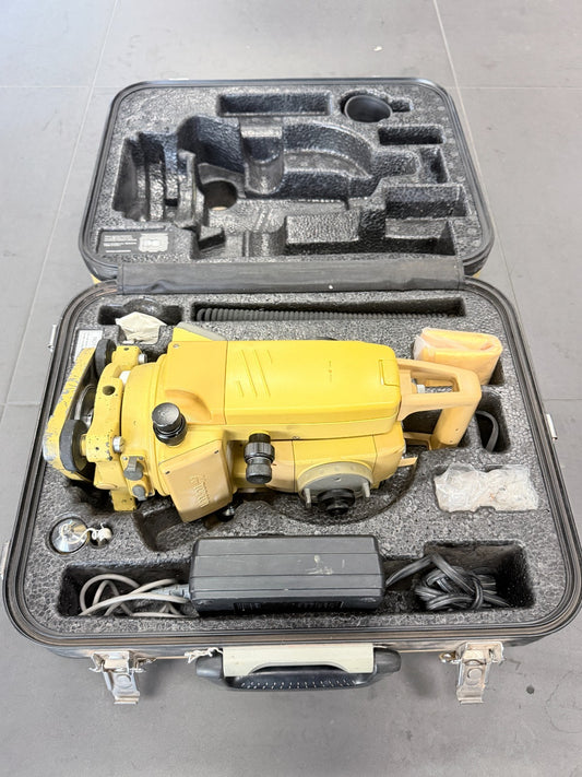Topcon GTS-226 5" Total Station w/ Battery Charger & Transport Case GTS-200